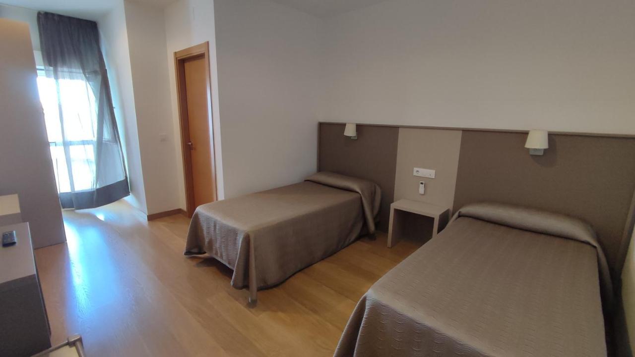 Hotel Pena Cruz Malpartida de Caceres Bagian luar foto